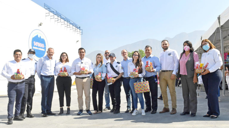 MARS celebra 20 años de su planta de dulces enchilados