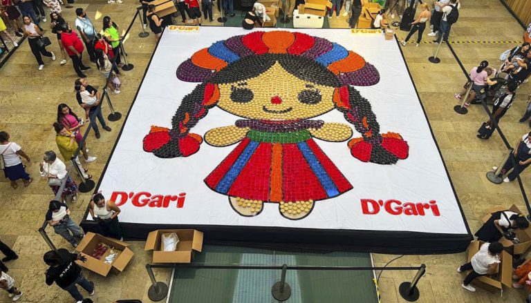 Crean muñeca Lele gigante con gelatina