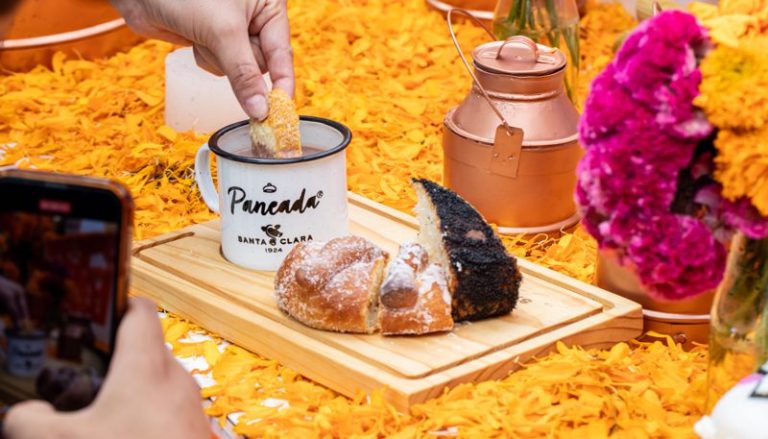 La Paneada del Siglo: pan de muerto y Santa Clara en Aztlán Parque Urbano